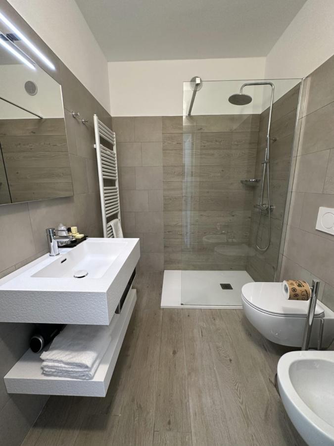 Resort Le Vele Suites And Apartments Domaso Buitenkant foto