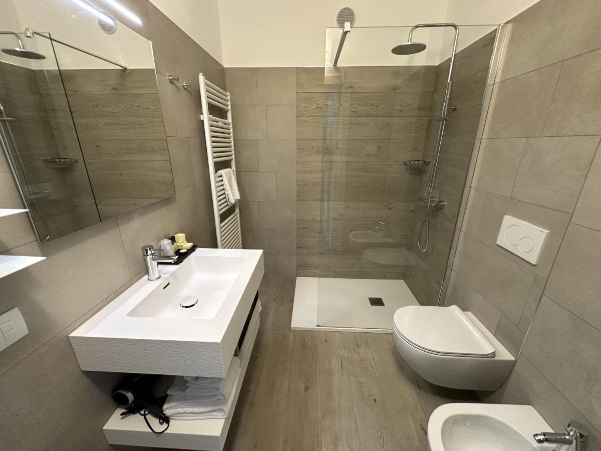 Resort Le Vele Suites And Apartments Domaso Buitenkant foto