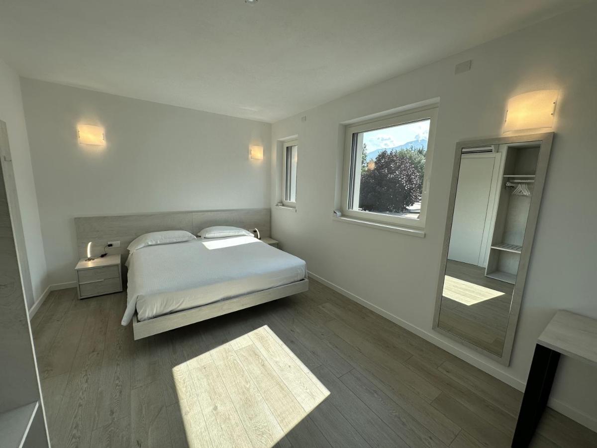 Resort Le Vele Suites And Apartments Domaso Buitenkant foto